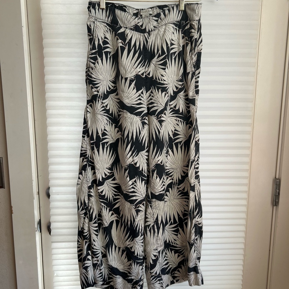 Rachel Zoe Monochrome Leaf Pattern Pants